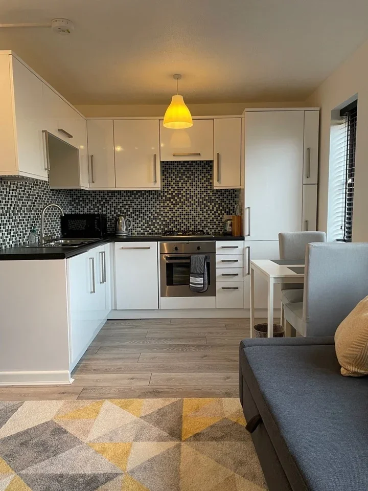 Flat Hogarth Crescent in Greater London