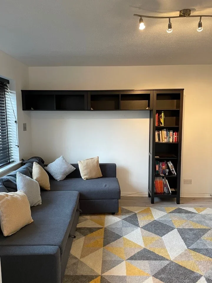 Flat Hogarth Crescent in Greater London