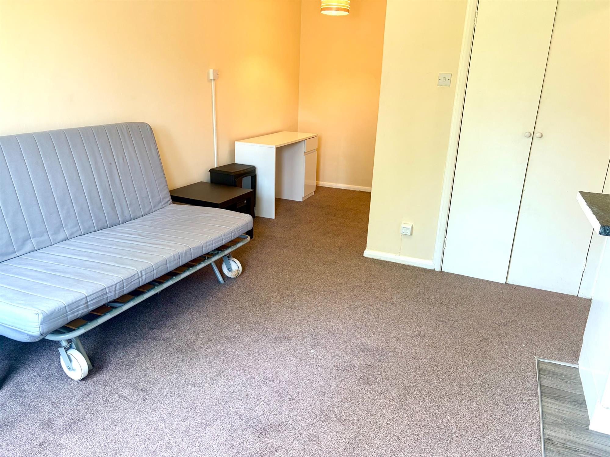 Flat Winn Road in Southampton