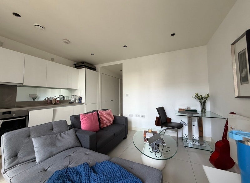 Flat Cobblestone Square in Greater London