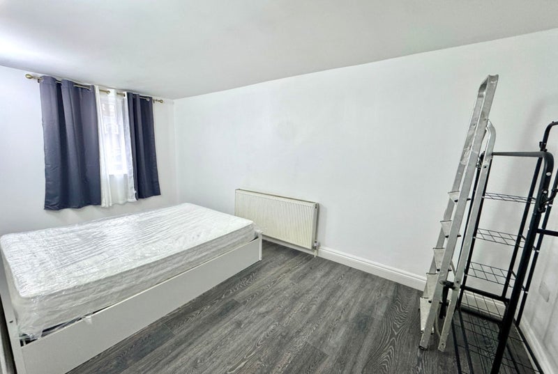 Room Tilloch Street in Greater London
