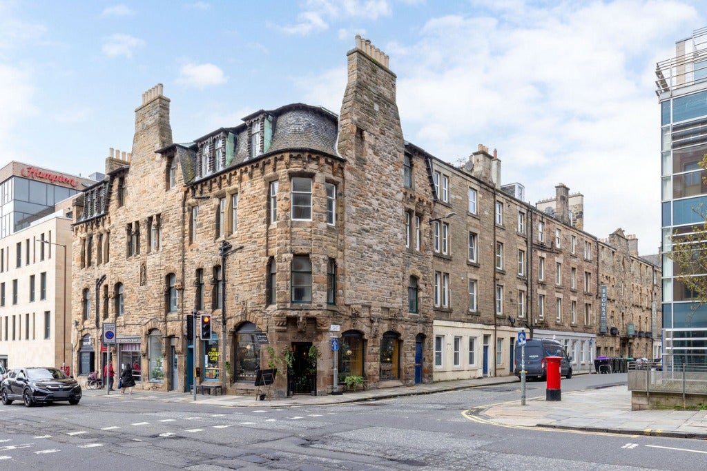 Flat Grove Street in City of Edinburgh