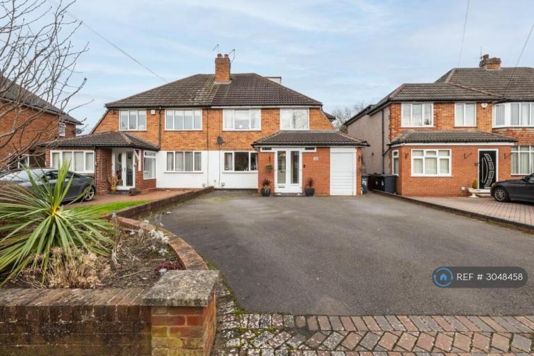 House Kingslea Road in Metropolitan Borough of Solihull