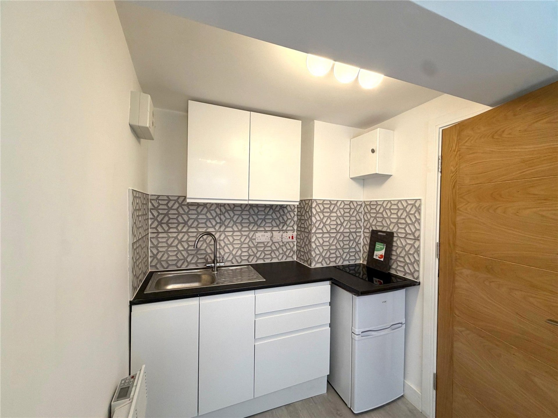 Flat Pellerin Road in Greater London