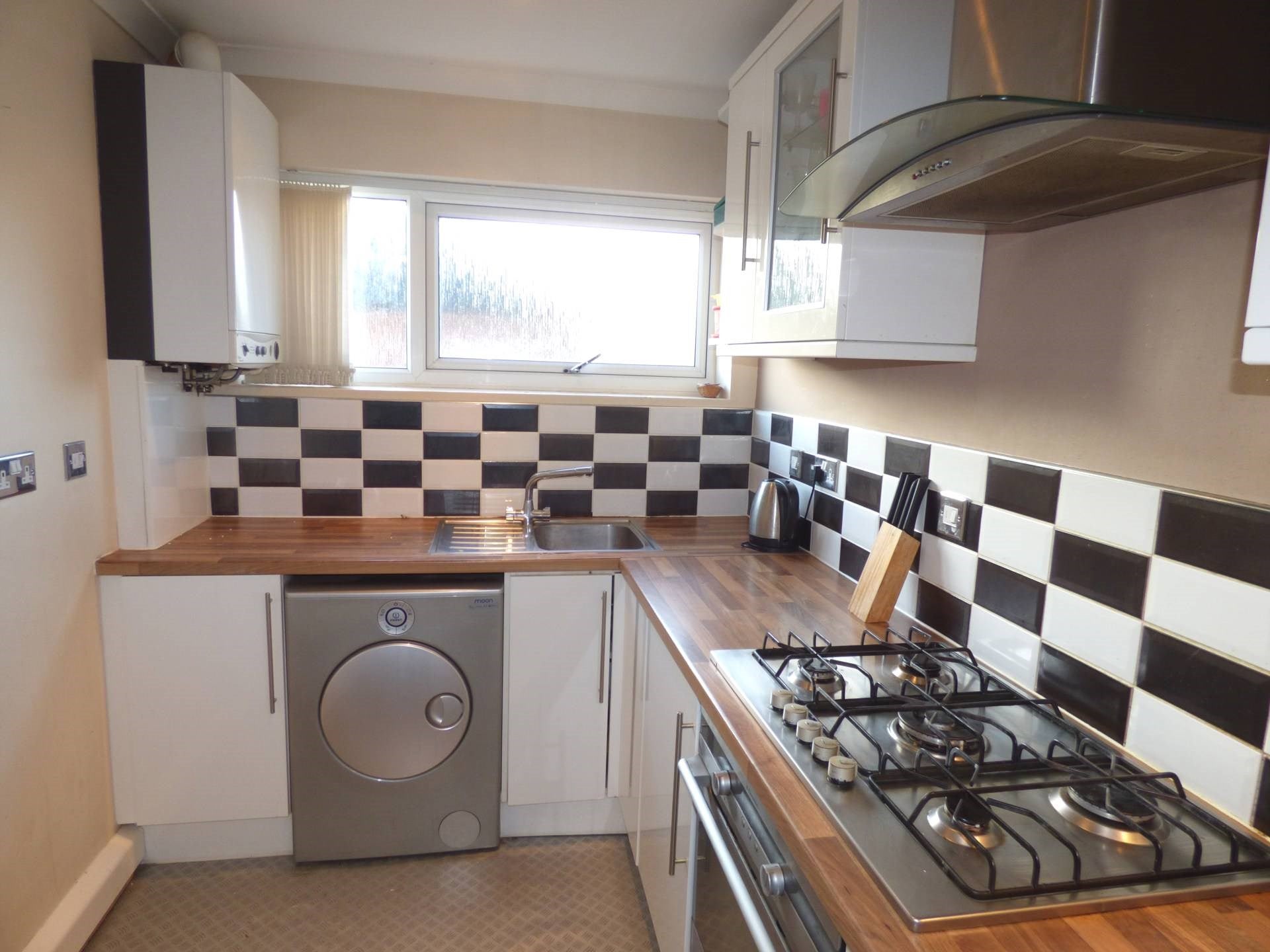 Flat Tythe Road in Luton