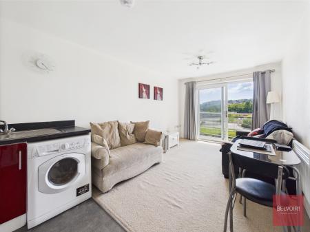 Flat Prince Apartments in Swansea