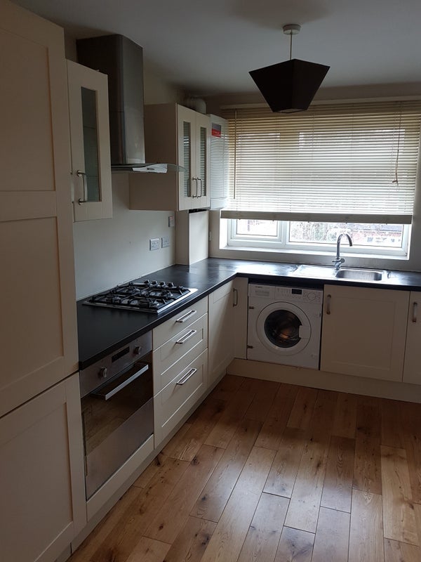 Room Gruneisen Road in Greater London