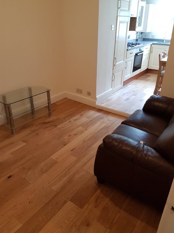 Room Gruneisen Road in Greater London