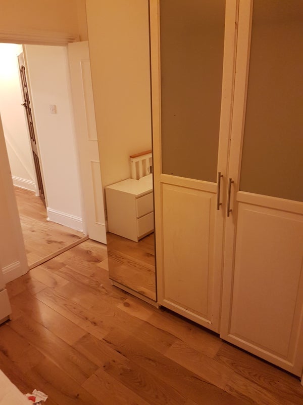 Room Gruneisen Road in Greater London
