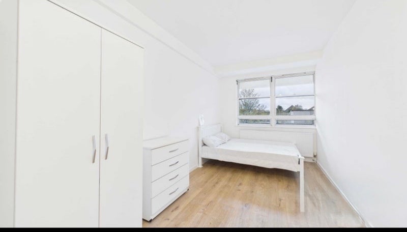 Room London Road in Greater London