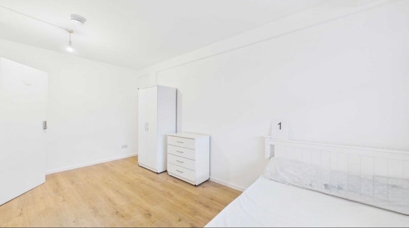 Room London Road in Greater London