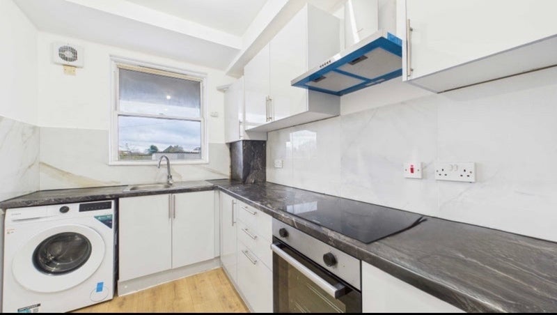 Room London Road in Greater London