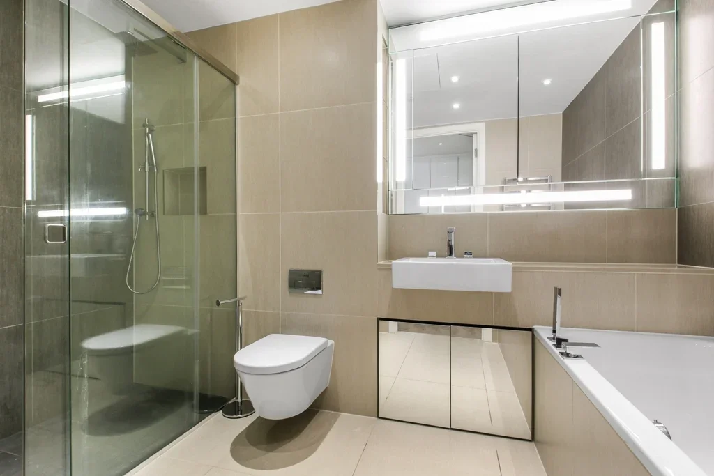Flat Alie Street in Greater London