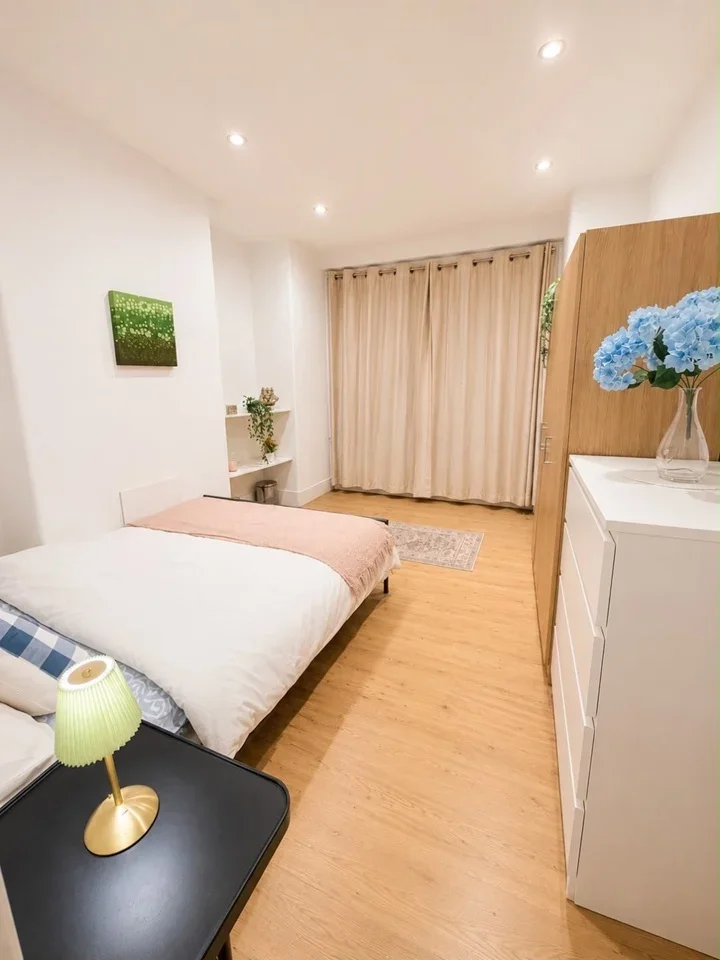 Flat Mint Street in Greater London