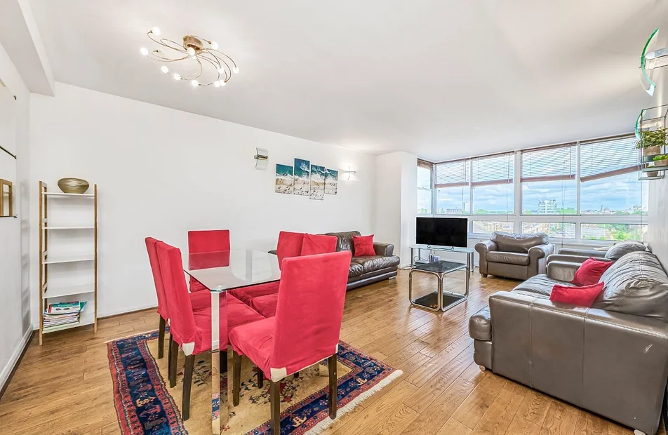 Flat Cheyne Walk in Greater London