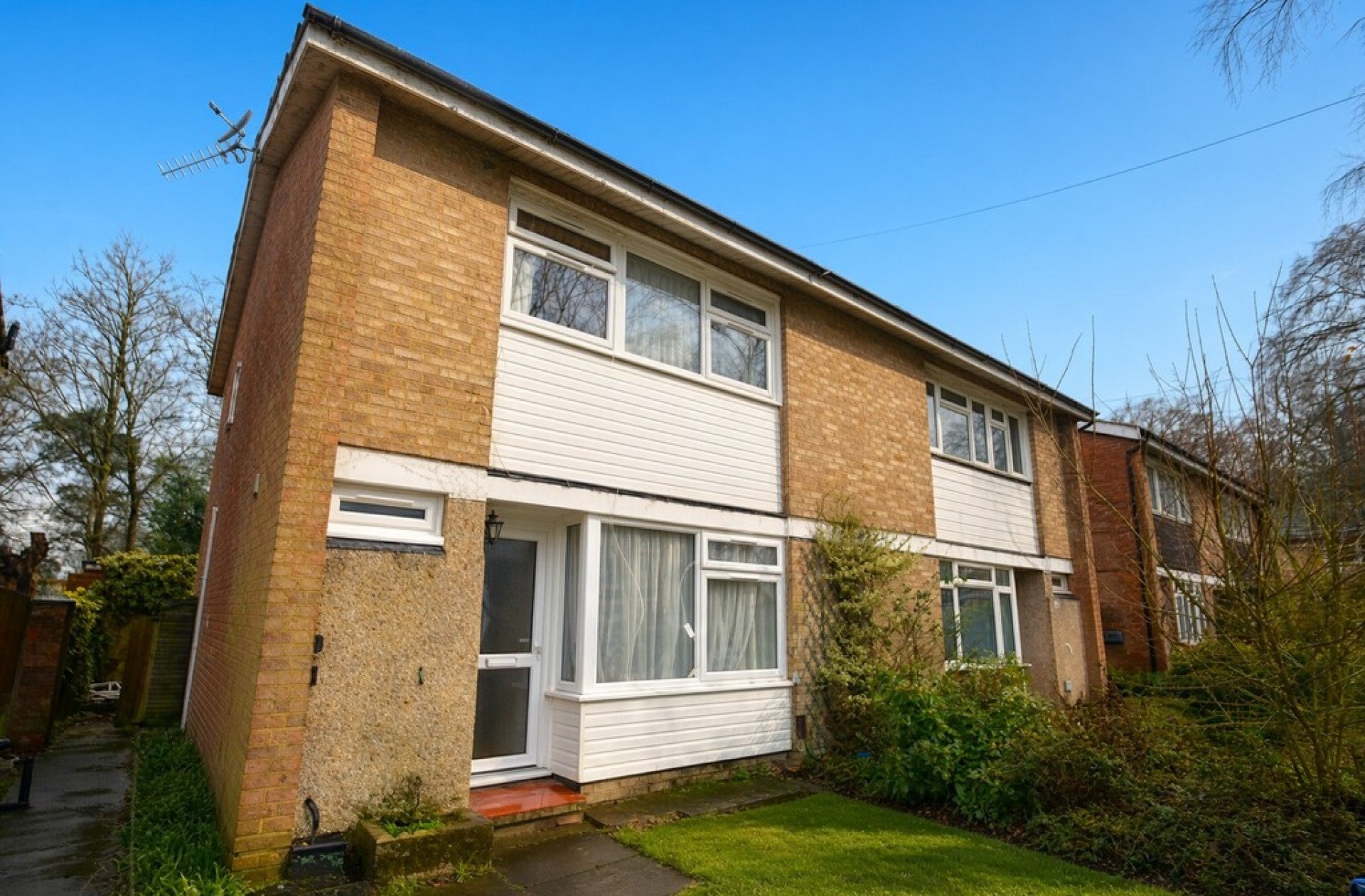 House Cherrywood Avenue in Borough of Runnymede