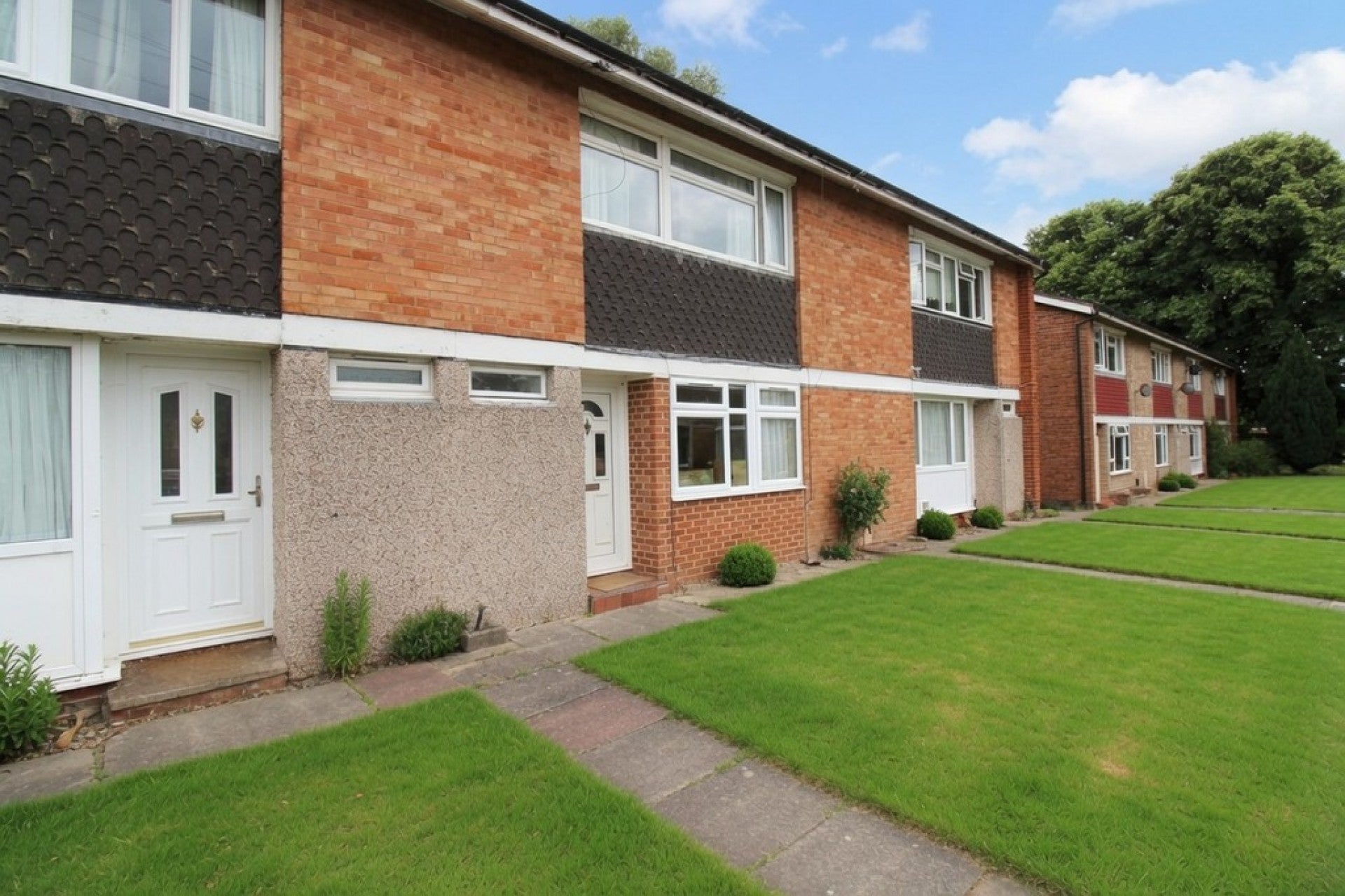 House Cherrywood Avenue in Borough of Runnymede