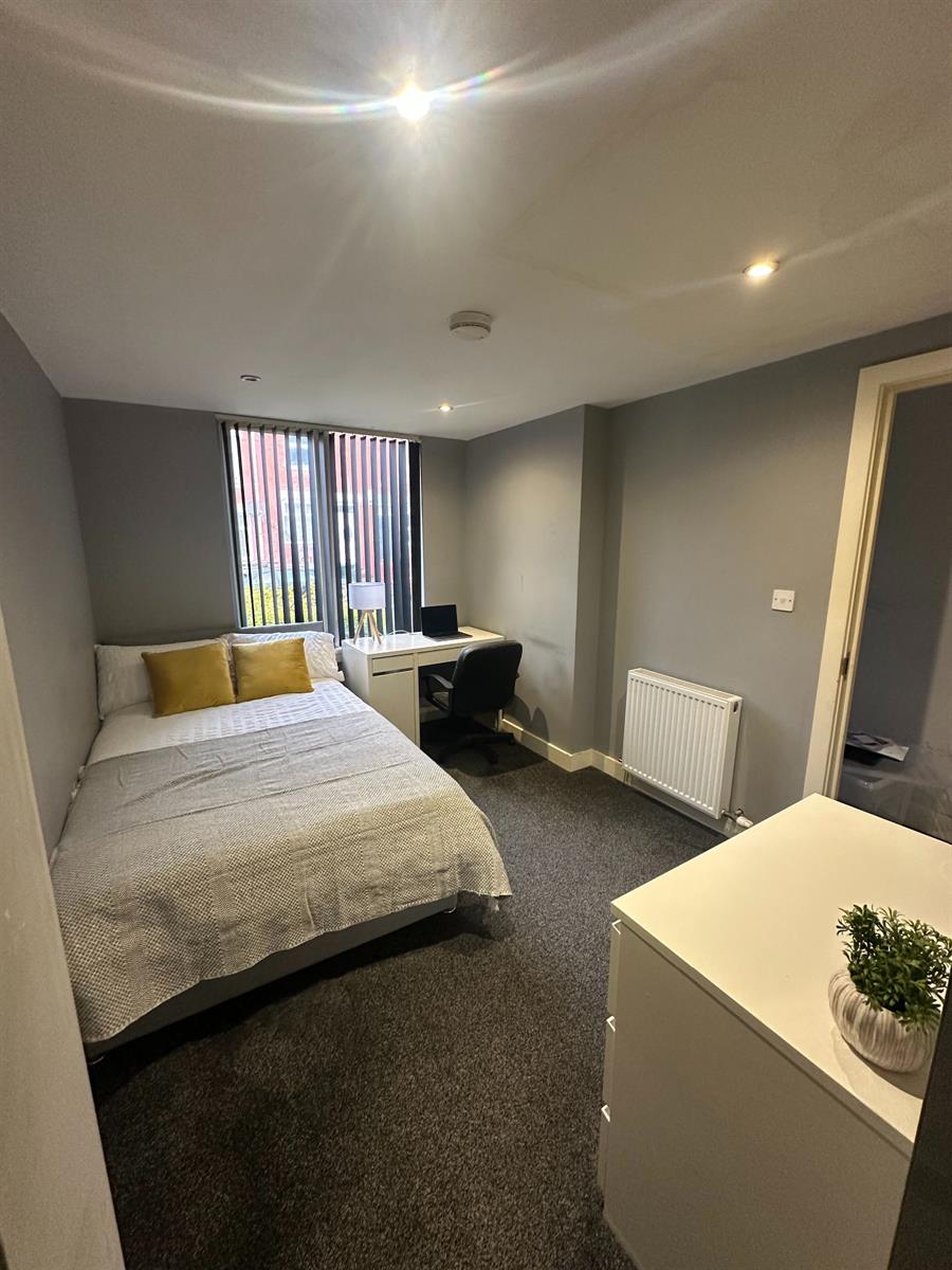 Room Humber Avenue in Coventry