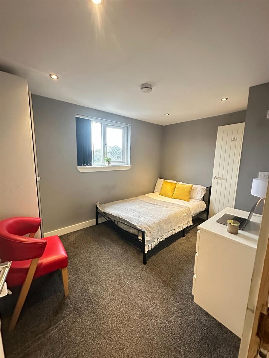 Room Humber Avenue in Coventry