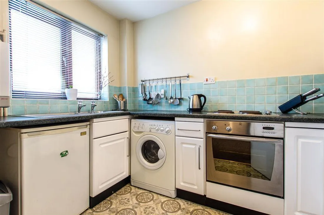 Flat Abernethy Quay in Swansea