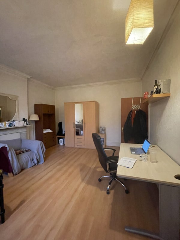 Room Madeley Road in Greater London