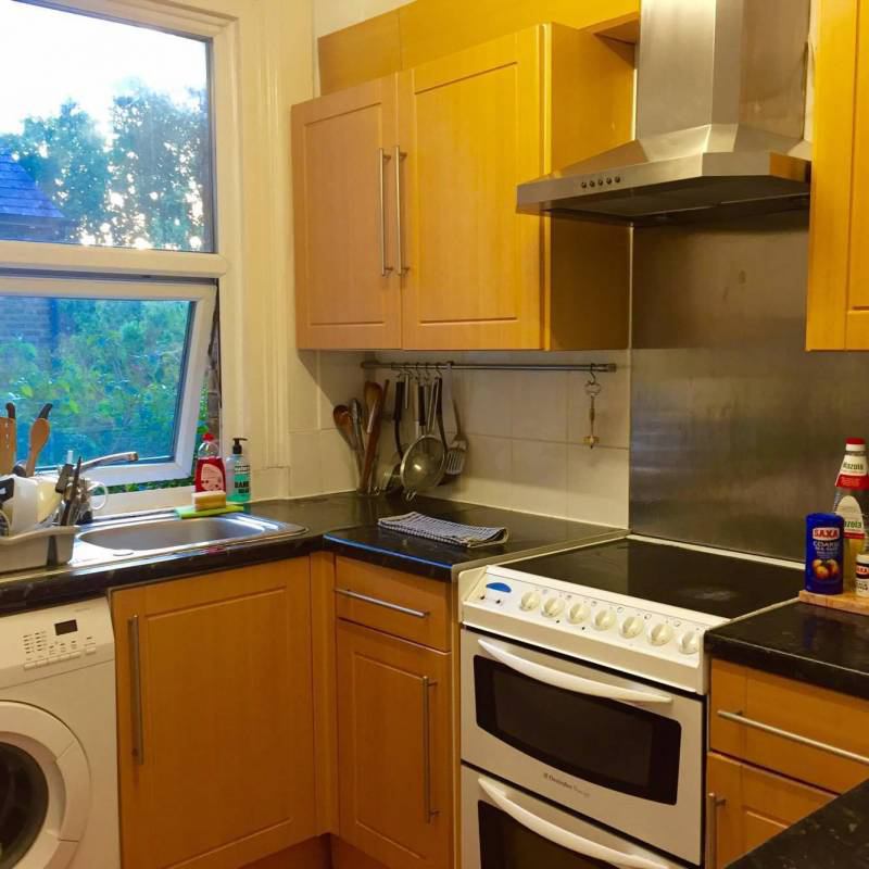 Room Madeley Road in Greater London