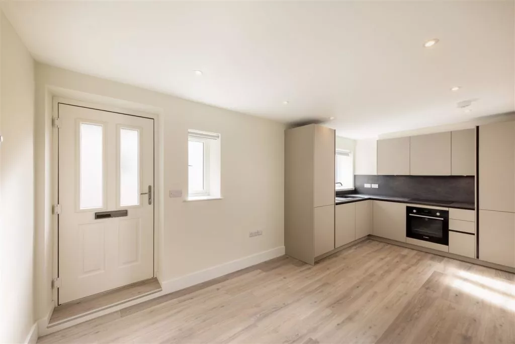 Flat South Street in Mole Valley