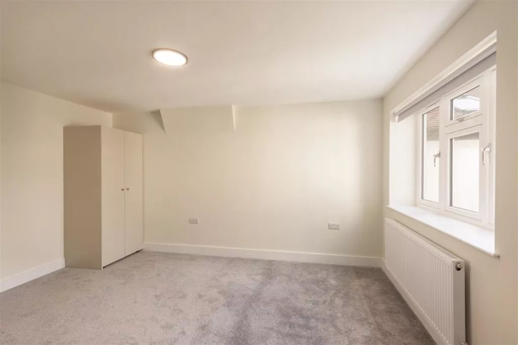 Flat South Street in Mole Valley