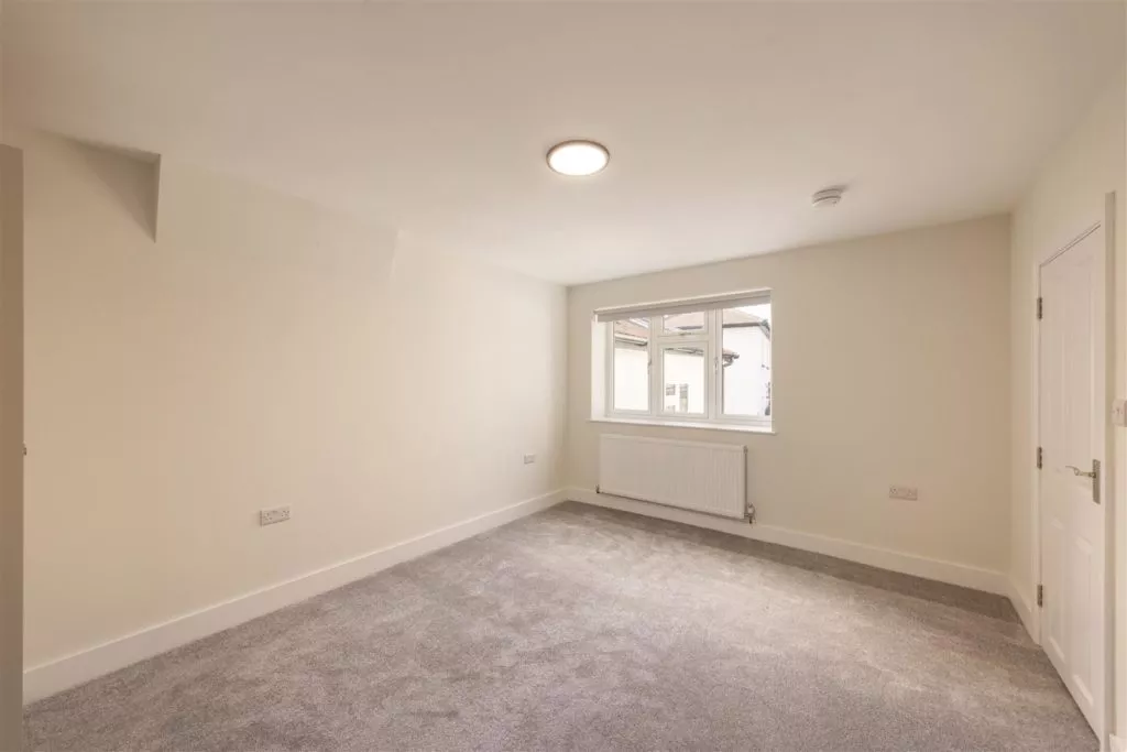 Flat South Street in Mole Valley