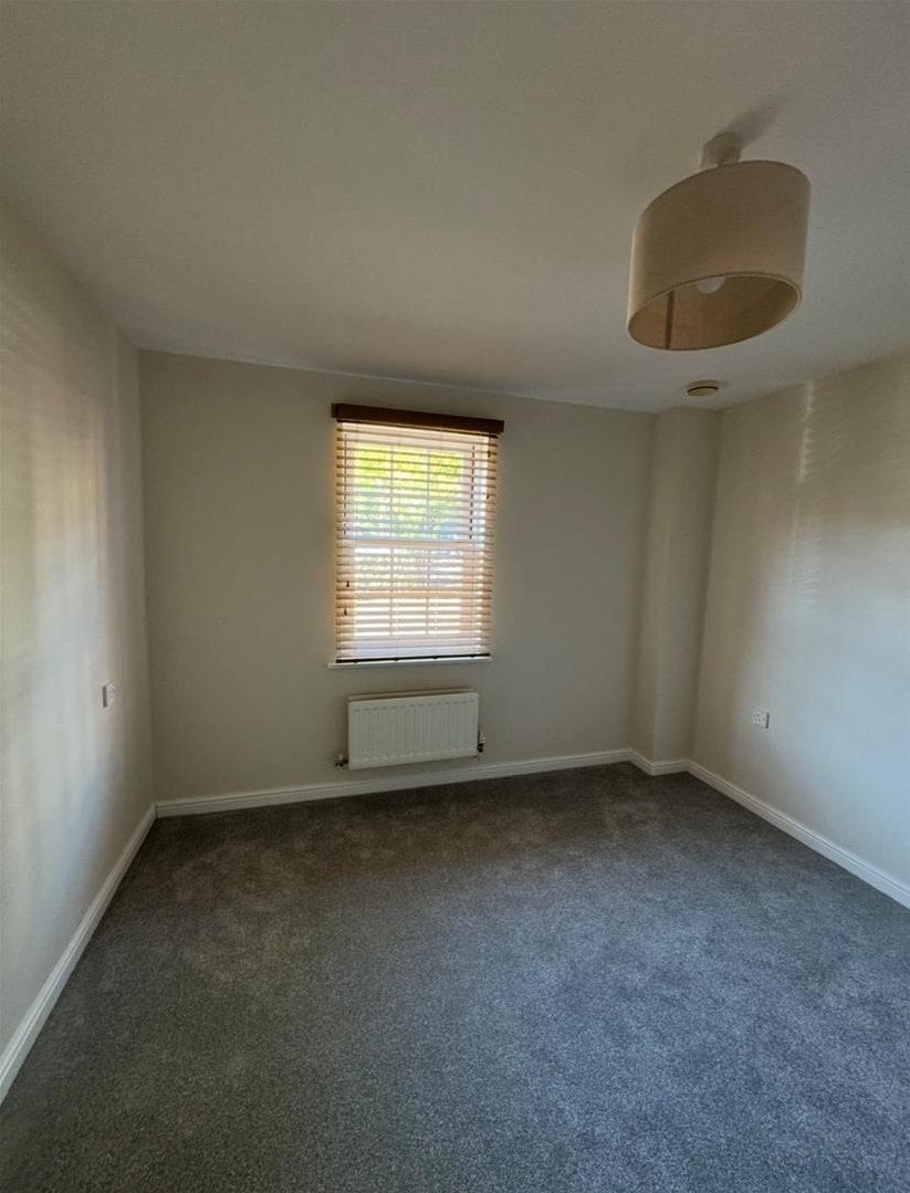 Flat Louise Rayner Place in Chippenham