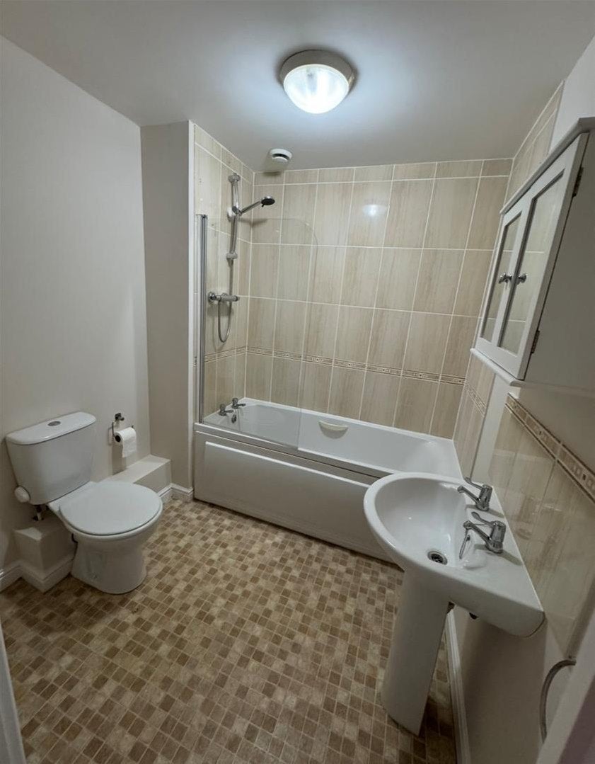 Flat Louise Rayner Place in Chippenham