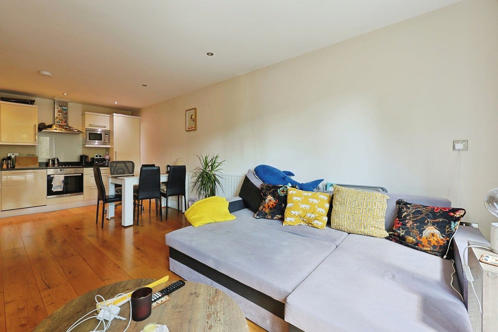 Flat Chiswick High Road in Greater London