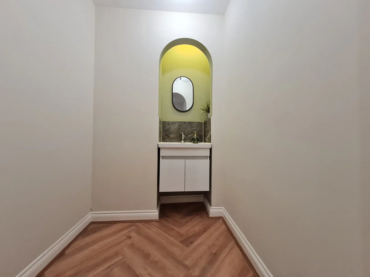Flat Haydon Close in Greater London