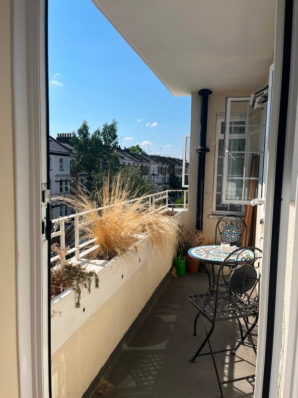 Room Frithville Gardens in Greater London