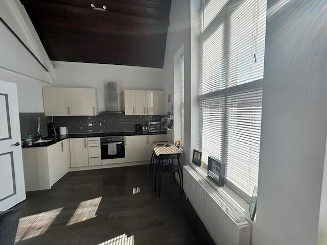 Flat Charles Street in Ashfield