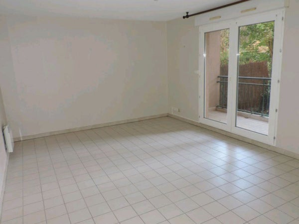 Appartement Rue Max Raphel à Nîmes