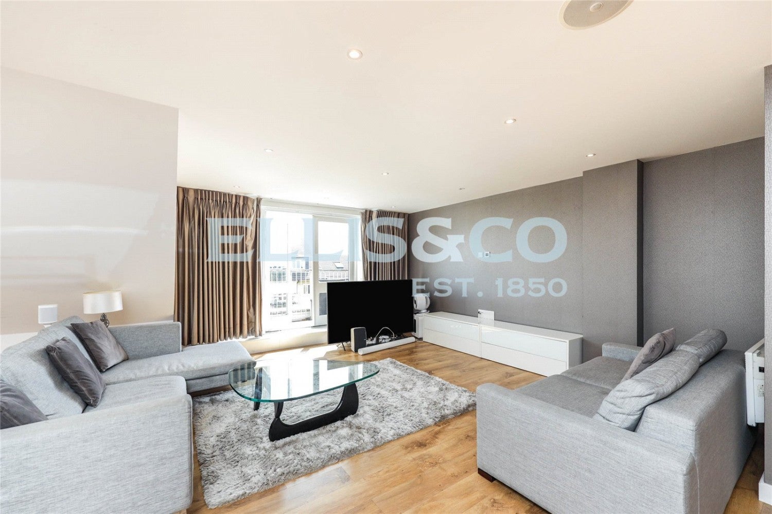 Flat Park Lodge Avenue in Greater London