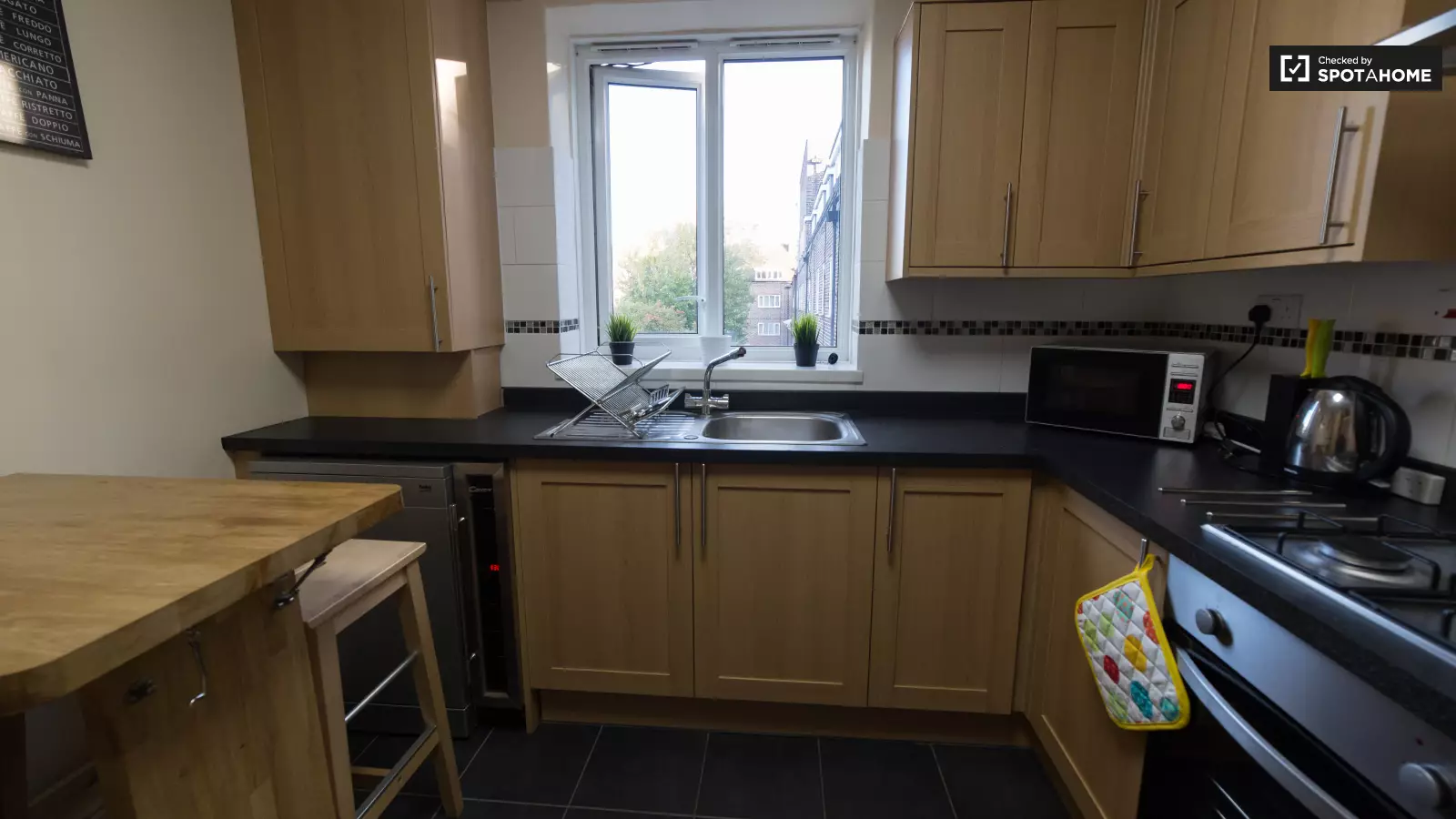 Flat Haldane Place in Greater London