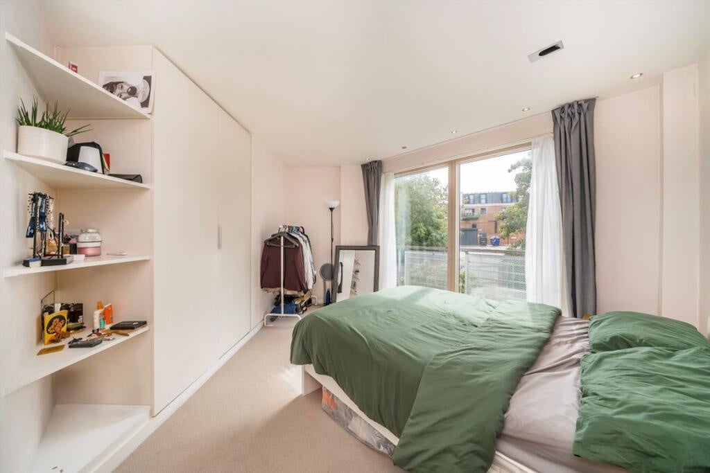 Flat Lansdowne Lane in Greater London