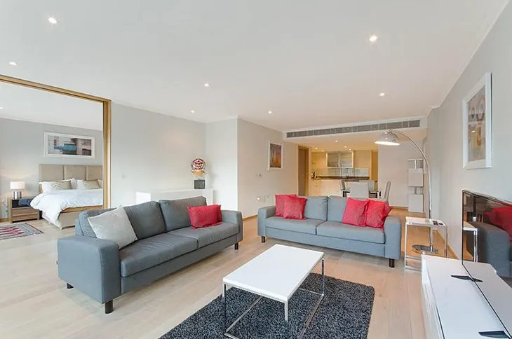 Flat Hertsmere Road in Greater London
