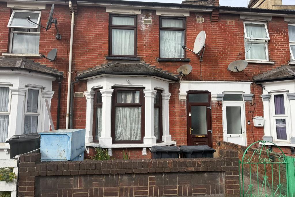 House Ilford Lane in Greater London