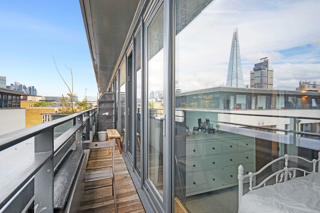 Flat City Walk in Greater London
