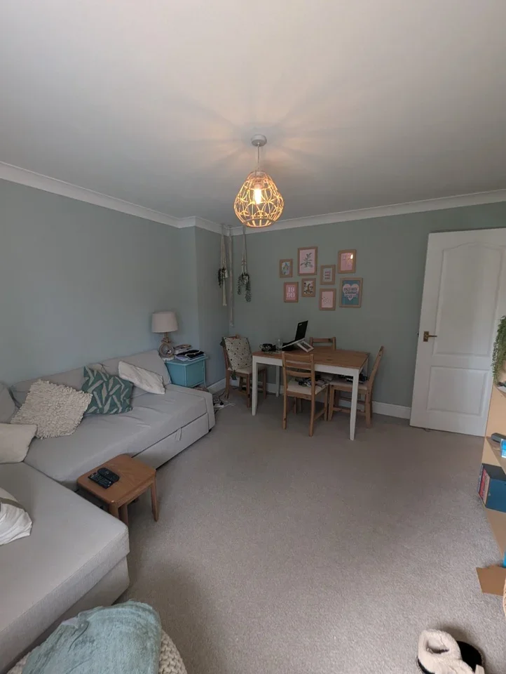 Flat Ravenscroft Road in Greater London
