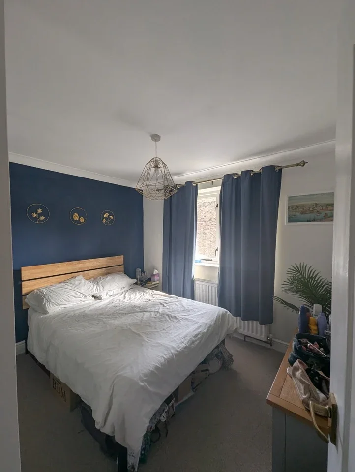 Flat Ravenscroft Road in Greater London