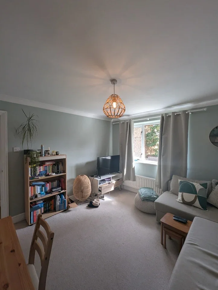 Flat Ravenscroft Road in Greater London