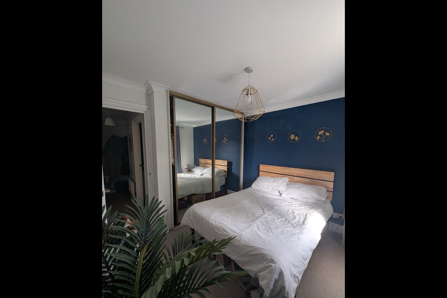 Flat Ravenscroft Road in Greater London