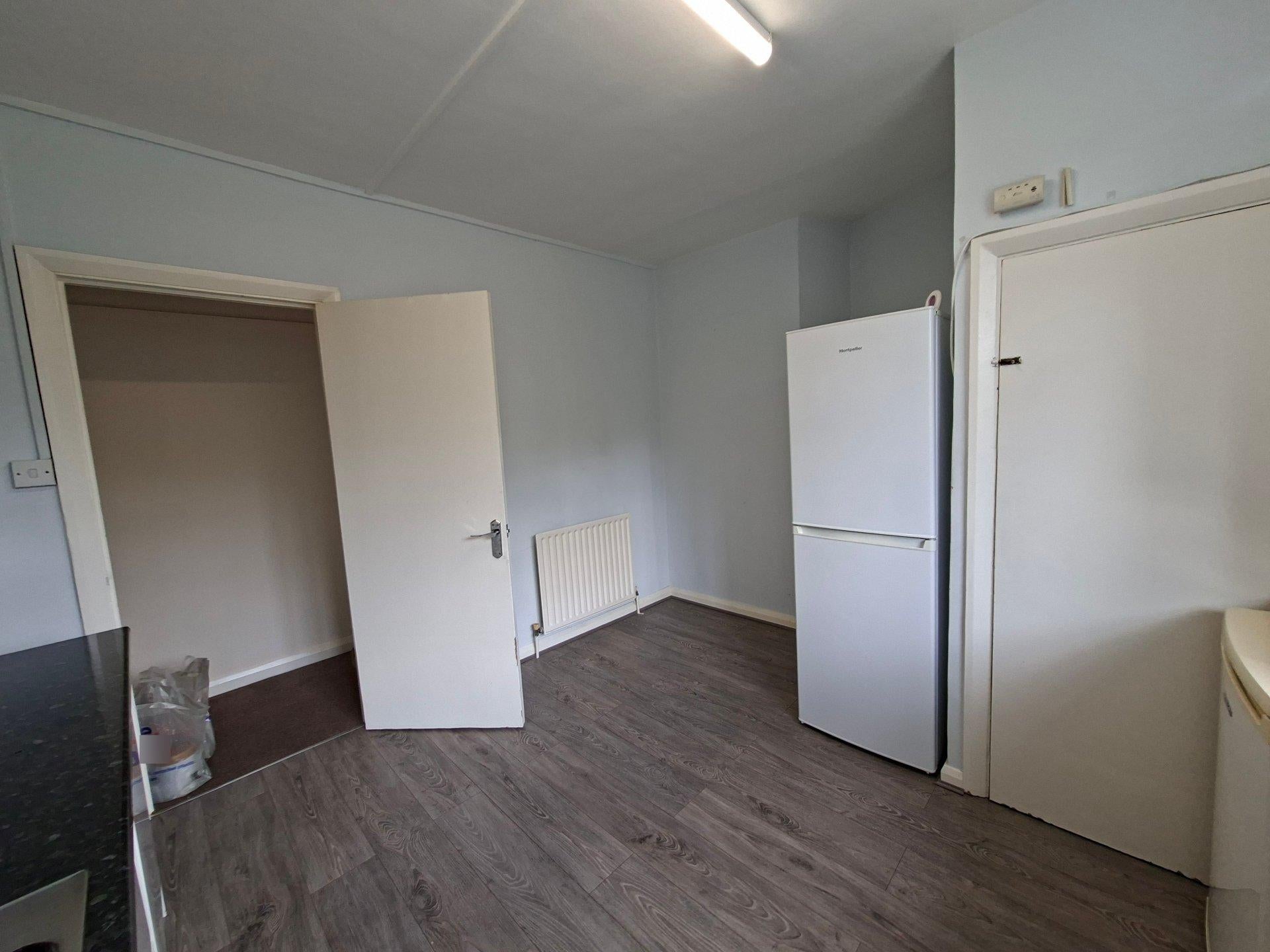 Flat Pembroke Road in Greater London