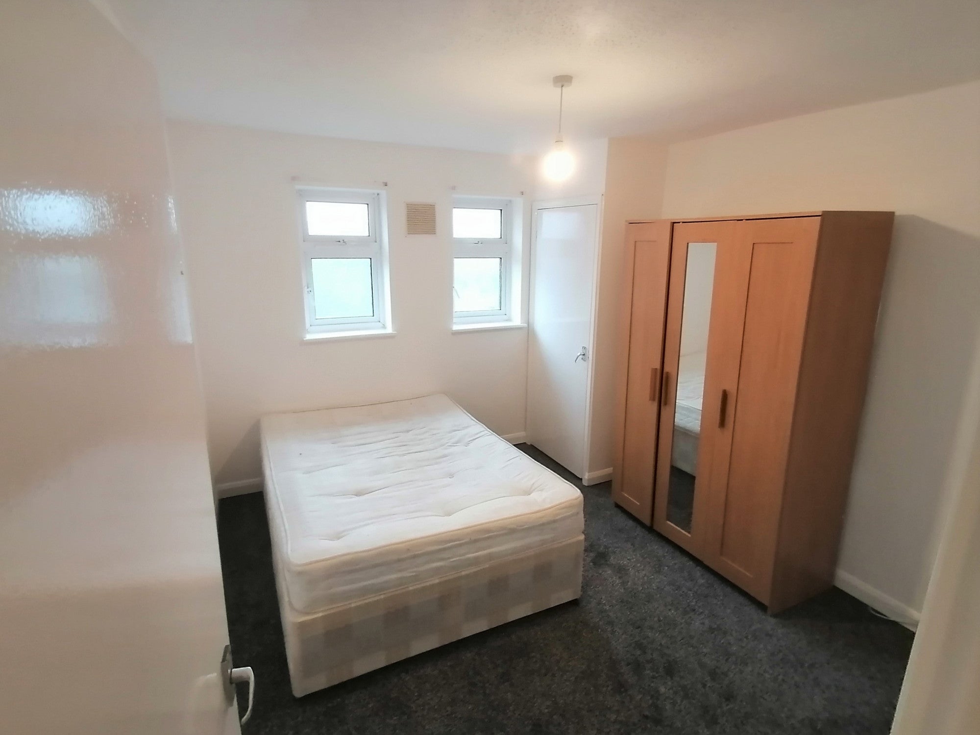 Flat Rainham Road North in Greater London