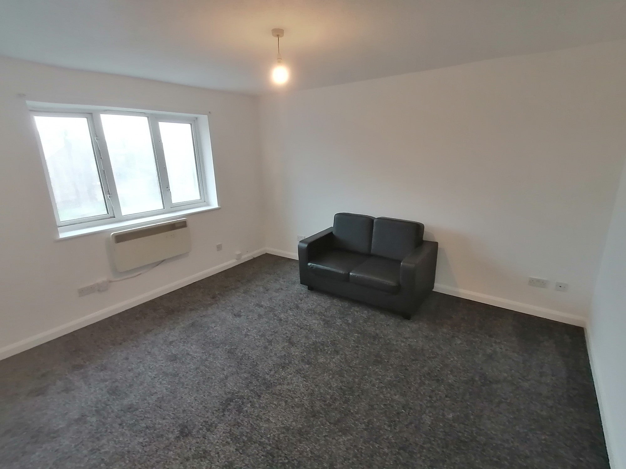 Flat Rainham Road North in Greater London