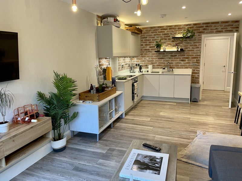 Room The Limes in Oakley Green
